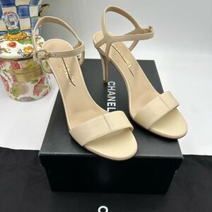 Women's Chanel ivory leather strappy sandals size 38.5 made in Italy